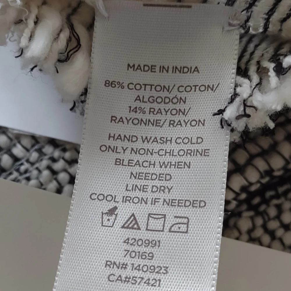 New 🎀 Loft infinity scarf plaid Tartan Knit - Picture 4 of 6